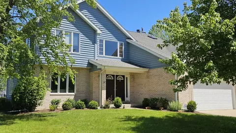17132 W Tiger Tail Ct, Gurnee, IL 60031