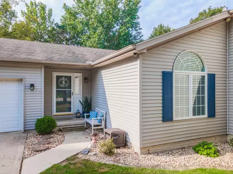 2616 Persimmon Pl, Bloomington, IL 61701 photo 2