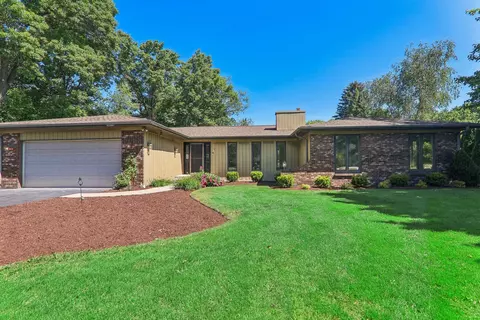 38 W356 Kristin Dr, Elgin, IL 60124