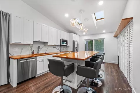 Kitchen - 1174 Concord Dr, Elgin, IL 60120 photo 2 of 4
