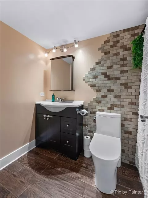 Bath - 1174 Concord Dr, Elgin, IL 60120 photo 1 of 2