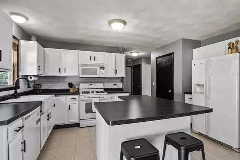 11214 Downing Ln, Roscoe, IL 61073 photo 6
