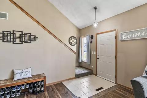 11214 Downing Ln, Roscoe, IL 61073 photo 3