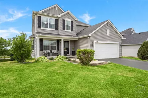 1321 Summit Dr, Hampshire, IL 60140
