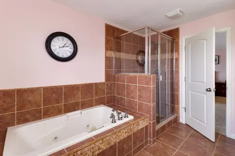 Bath - 1069 Harmony Way, Normal, IL 61761 photo 3 of 4