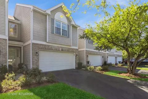 53 Colonial Ct, Streamwood, IL 60107