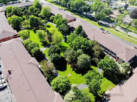 105 Dover Dr #11, Des Plaines, IL 60018 photo 17
