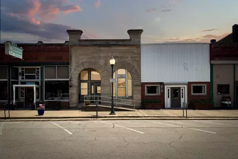 211 S Green St #1, Chenoa, IL 61726