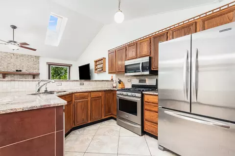 Kitchen - 1335 Saddlebrook Rd, Bartlett, IL 60103 photo 2 of 3