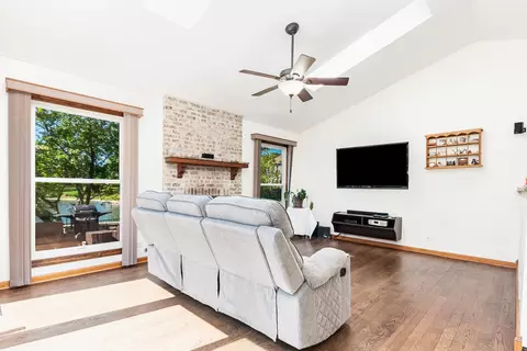 Living - 1335 Saddlebrook Rd, Bartlett, IL 60103 photo 3 of 4