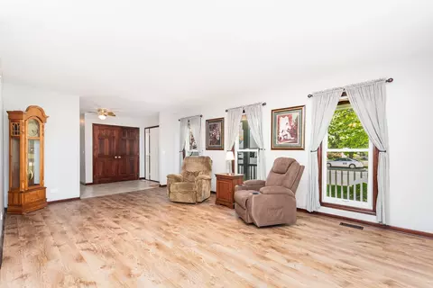 Living - 1335 Saddlebrook Rd, Bartlett, IL 60103 photo 1 of 4