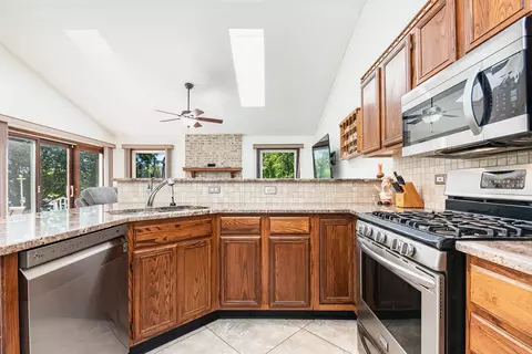 Kitchen - 1335 Saddlebrook Rd, Bartlett, IL 60103 photo 1 of 3