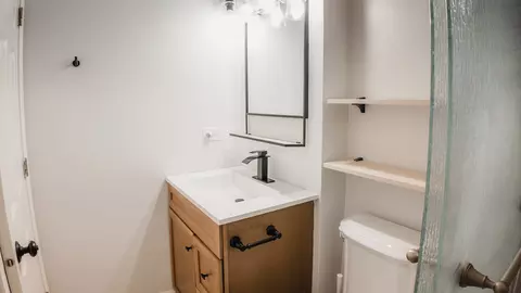Bath - 1681 Ashburn Ct #E, Wheaton, IL 60189 photo 4 of 4
