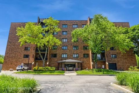 9386 Landings Ln #108, Des Plaines, IL 60016