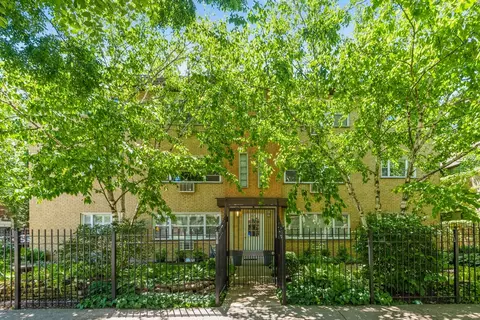 1501 W Farwell Ave #2W, Chicago, IL 60626