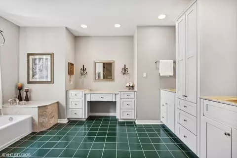 Bath - 3503 Linneman St, Glenview, IL 60025 photo 1 of 4