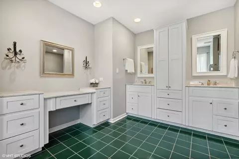 Bath - 3503 Linneman St, Glenview, IL 60025 photo 3 of 4