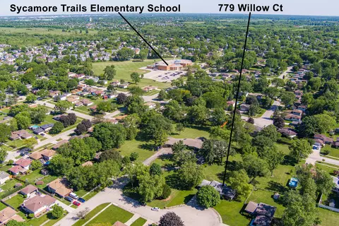 View/Area - 779 Willow Ct, Bartlett, IL 60103 photo 4 of 7