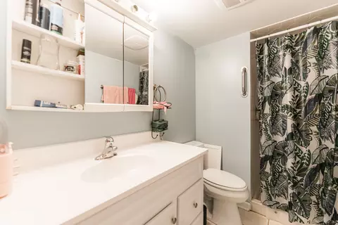 Bath - 779 Willow Ct, Bartlett, IL 60103 photo 2 of 2