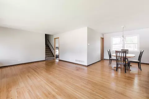Living - 779 Willow Ct, Bartlett, IL 60103 photo 3 of 3