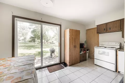 Kitchen - 779 Willow Ct, Bartlett, IL 60103 photo 1 of 2