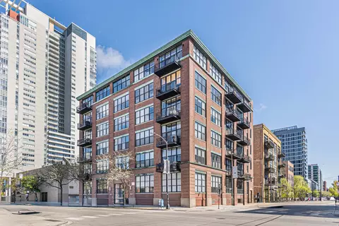 817 W Washington Blvd #404, Chicago, IL 60607
