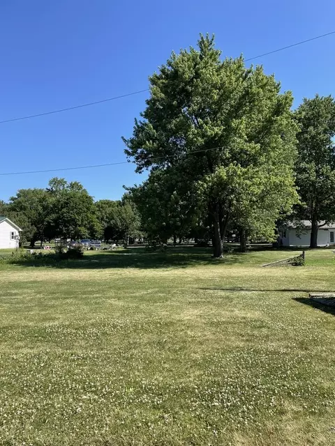 6 Davis Ct, Mansfield, IL 61854 photo 4