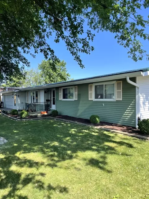 6 Davis Ct, Mansfield, IL 61854 photo 2