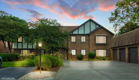 50 Parliament Dr W #50, Palos Heights, IL 60463