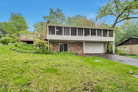 3220 E Lake Shore Dr, Wonder Lake, IL 60097