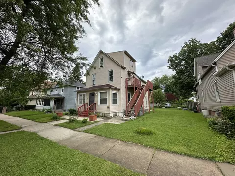 913 S Victory St, Waukegan, IL 60085