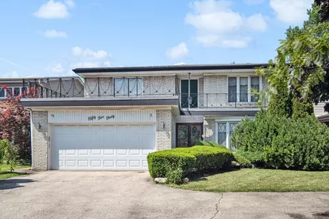5240 Pratt Ave, Skokie, IL 60077