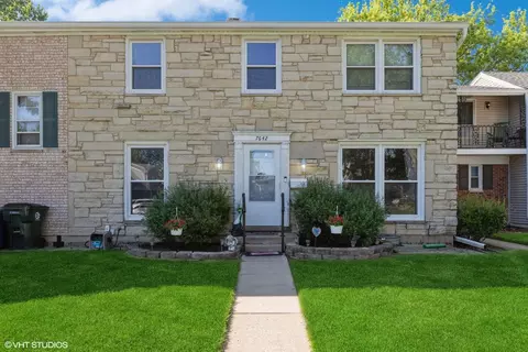 7642 Manchester Mnr, Hanover Park, IL 60133