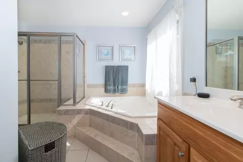 Bath - 3 Chloe Ct, Bloomington, IL 61704 photo 4 of 7
