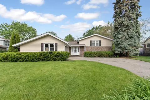 2810 N Brighton Pl, Arlington Heights, IL 60004