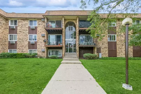 670 Hill Dr #209, Hoffman Estates, IL 60169