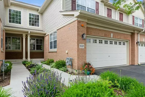 1021 Orchard Pond Ct, Lake Zurich, IL 60047