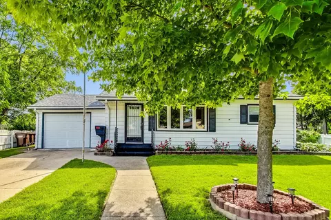 946 Bancroft Pl, Belvidere, IL 61008