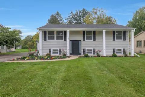 191 N Pleasant Rd, Lake Zurich, IL 60047