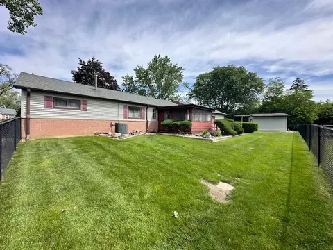Exterior - 238 E Berkley Ln, Hoffman Estates, IL 60169 photo 4 of 4