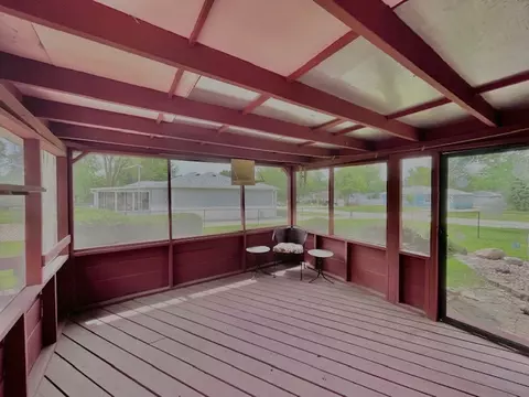 Exterior - 238 E Berkley Ln, Hoffman Estates, IL 60169 photo 2 of 4