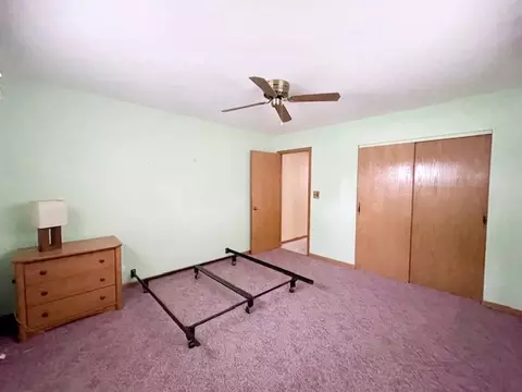Bedroom - 238 E Berkley Ln, Hoffman Estates, IL 60169 photo 4 of 4