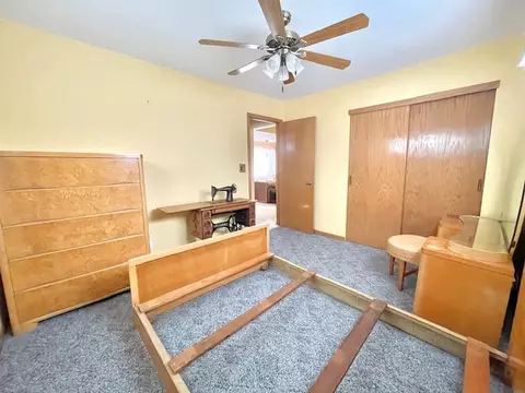 Bedroom - 238 E Berkley Ln, Hoffman Estates, IL 60169 photo 3 of 4