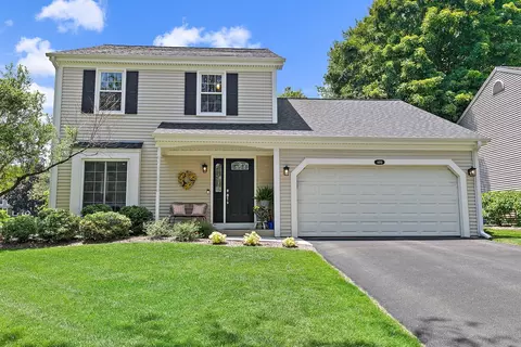 600 Thackeray Ln, Fox River Grove, IL 60021
