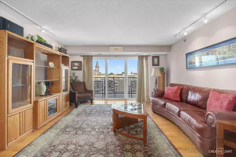 Living - 8010 Riverwalk Dr #3E, Lyons, IL 60534 photo 2 of 3