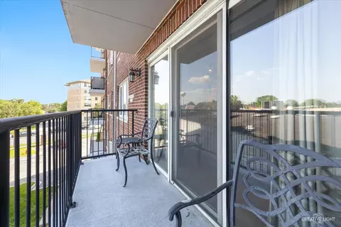 Exterior - 8010 Riverwalk Dr #3E, Lyons, IL 60534 photo 2 of 2