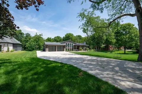 Exterior - 40 Sunset Rd, Bloomington, IL 61701 photo 3 of 19