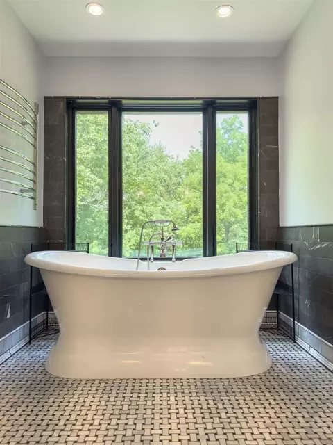Bath - 40 Sunset Rd, Bloomington, IL 61701 photo 4 of 15