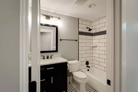 Bath - 40 Sunset Rd, Bloomington, IL 61701 photo 14 of 15
