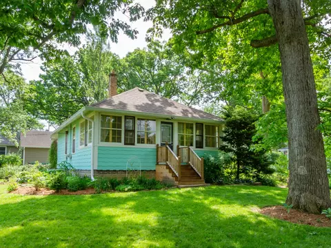 35 W370 Oak Ln, Saint Charles, IL 60174